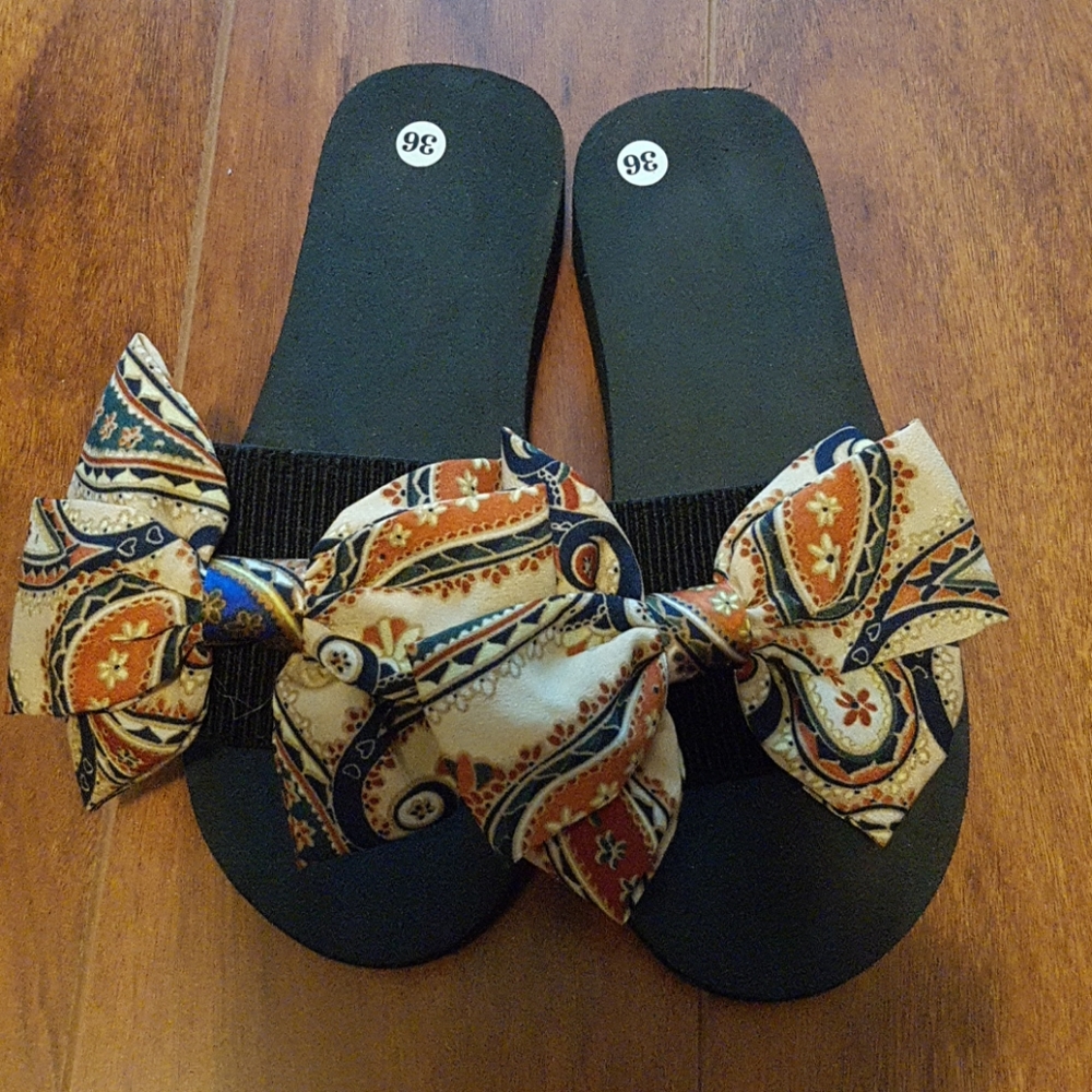 Ribbon sandals